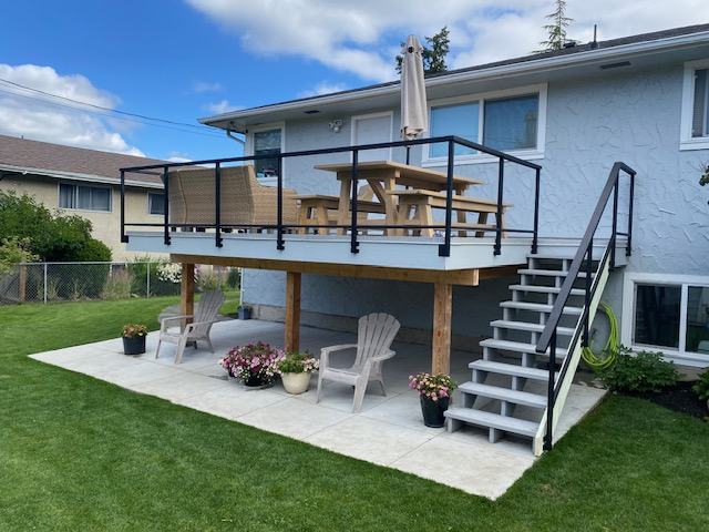 Raised deck with aluminum railing